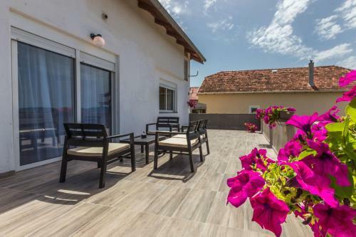 Hostal Topalli Apartments
