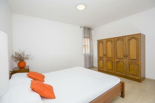 Apartments By The Sea Soline (Krk) - 5449