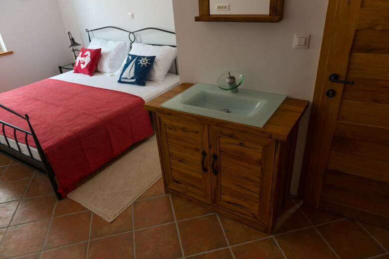 Hostal The House