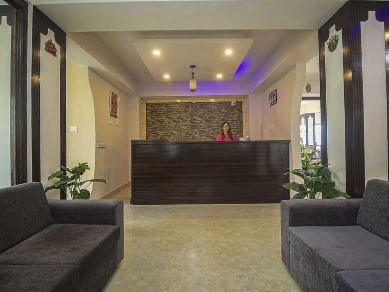 Hotel Oyo 16637 Tiara Regency