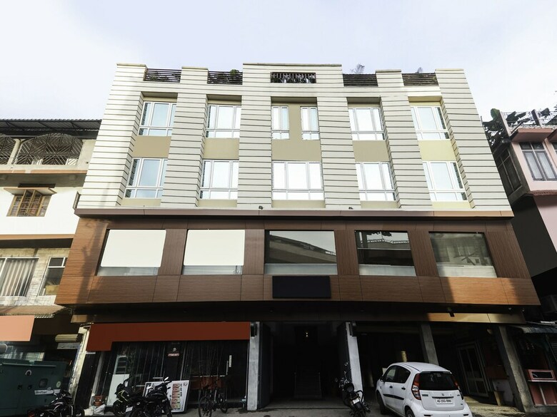 Hotel Oyo 17016 Galaxy Inn