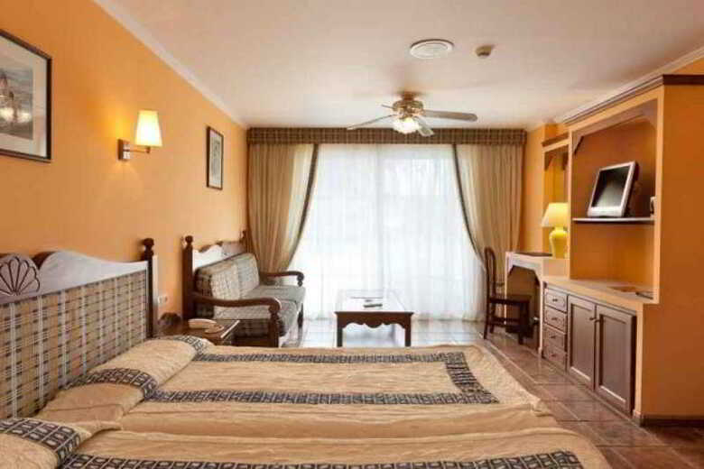 Paradise Park Fun Lifestyle Hotel