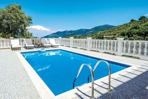Skopelos Villa Sleeps 6 Air Con Wifi