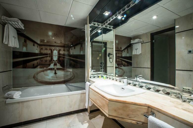 Gran Hotel Luna De Granada