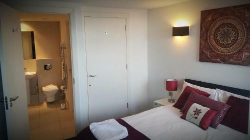 Two Bed Modern City Center Apartment With Gorgeous Views
