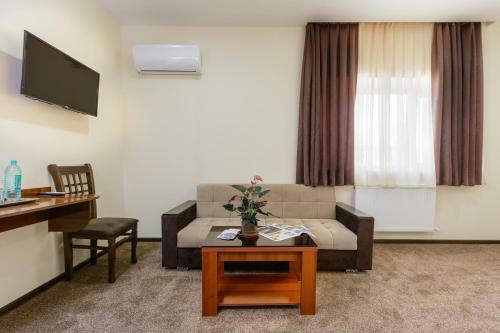 Hotel Makon Complex