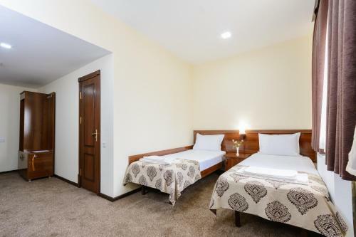 Hotel Makon Complex