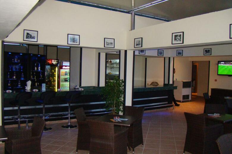 New Farah Hotel