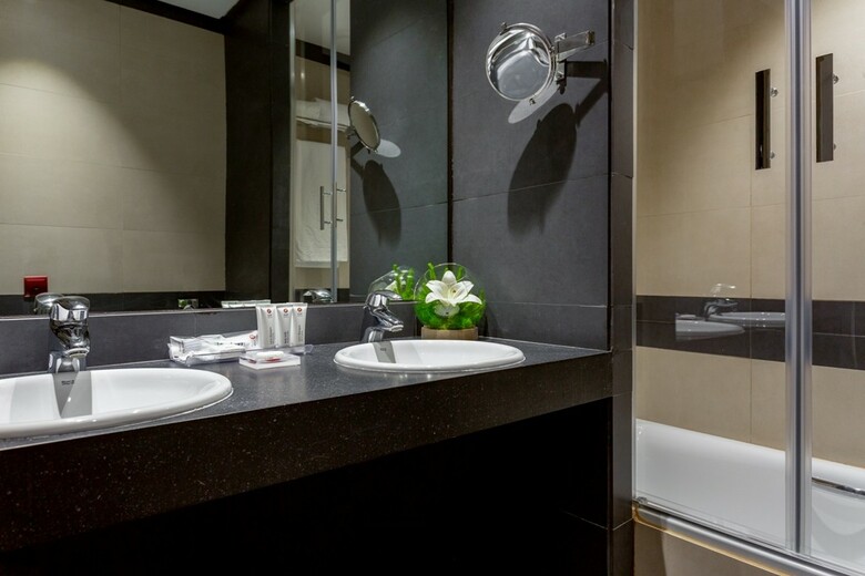 Hotel Exe Layos Golf