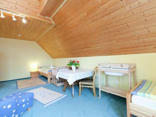 Cozy Apartment In Gerolstein With Garden