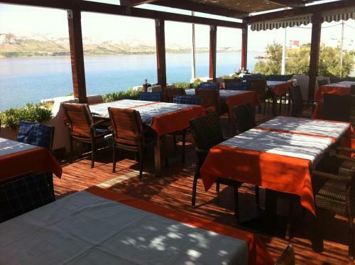 Hostal Double Room Metajna 3305v