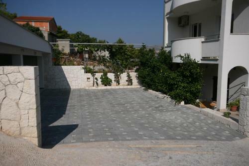 Apartment Arbanija 4646c