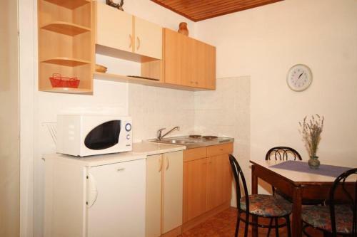Apartment Ugljan 8241b