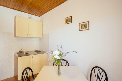 Apartment Ugljan 8241e