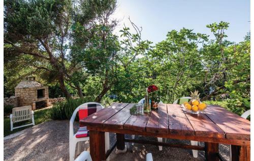 Two-bedroom Apartment In Vinjerac