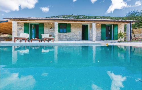 Two-bedroom Holiday Home In Vrana