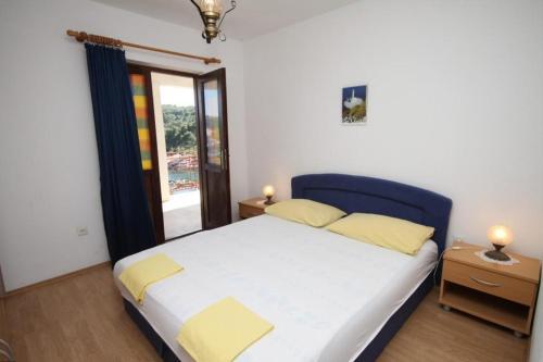 Apartments By The Sea Basina (Hvar) - 8749