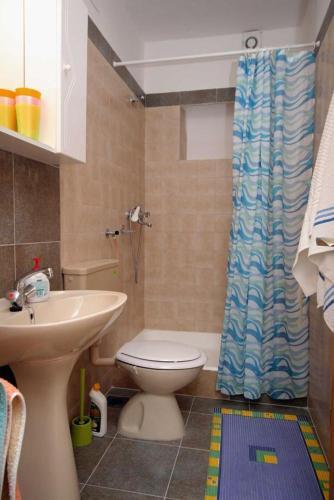 Apartments And Rooms With Parking Space Krk - 3231