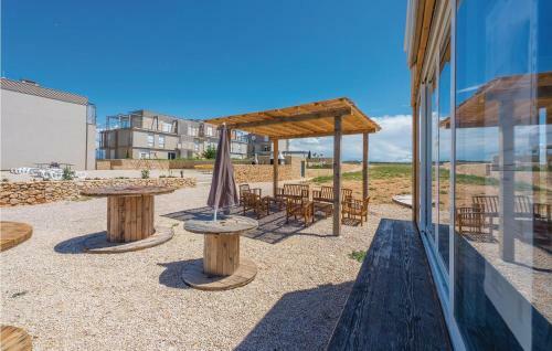 Three-bedroom Apartment In Povljana