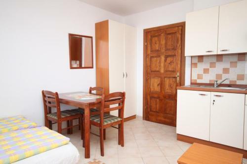Apartment Povljana 3316d