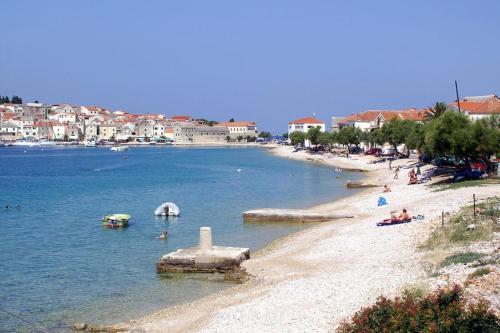 Apartments By The Sea Primosten - 4169