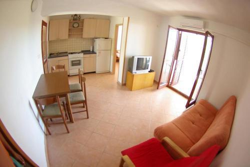 Apartments With A Parking Space Primosten - 15883