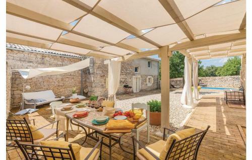 Three-bedroom Holiday Home In Rezanci