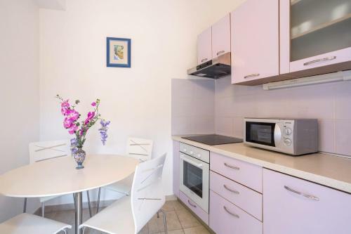 Holiday Home Little Desire 1818