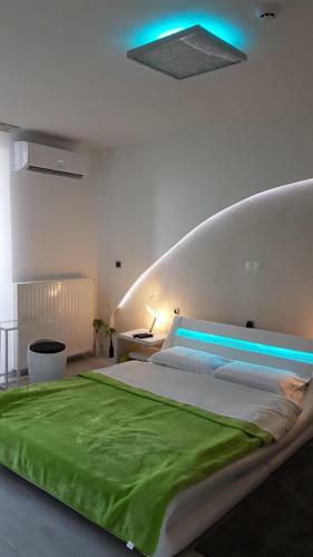 Apartment Val - Private Spa- Jacuzzi, Infrared Sauna, Breakfast, Parking With Video Surveillance, Entry With Pin 0 - 24h, Book Without Credit Card