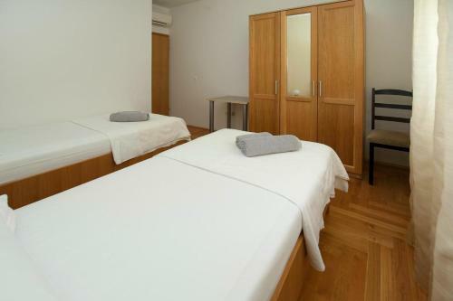 Apartment Split 11623b