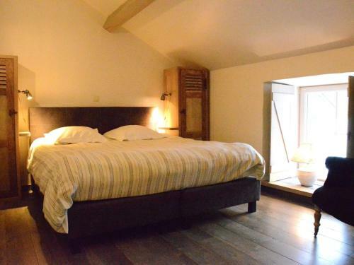 Spacious Holiday Home With Terrace In Bievre