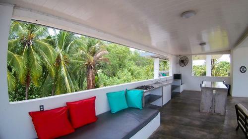 Hotel Show Pony Beach Resort And Suites