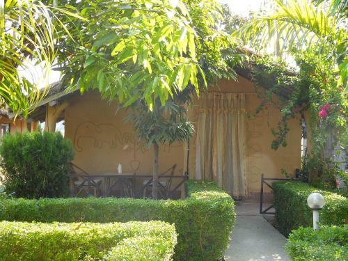 Hotel Bardia Kingfisher Resort