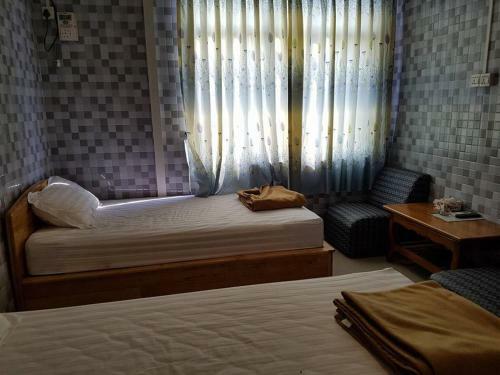Hostal Moe Myint Thu Guest House - Burmese Only