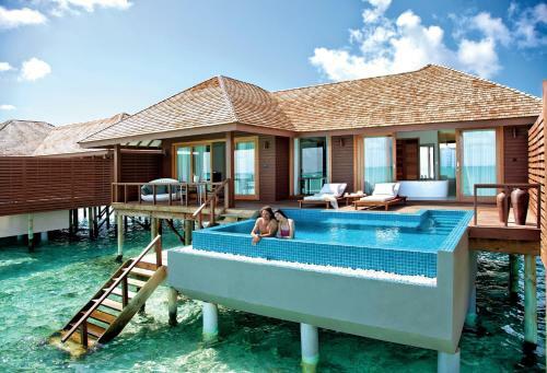 Hotel Hideaway Beach Resort & Spa