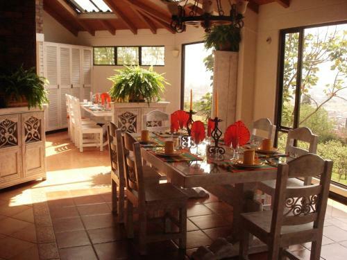 Hostal Miravalle Suites