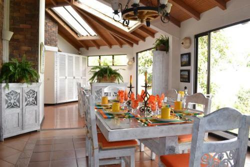 Hostal Miravalle Suites