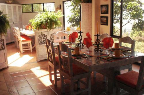 Hostal Miravalle Suites