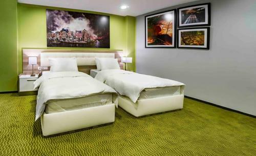 Central Hotel, Fitness And Spa