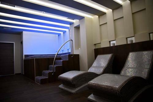 Central Hotel, Fitness And Spa