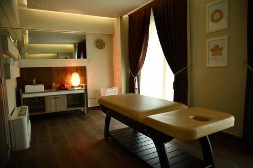 Central Hotel, Fitness And Spa