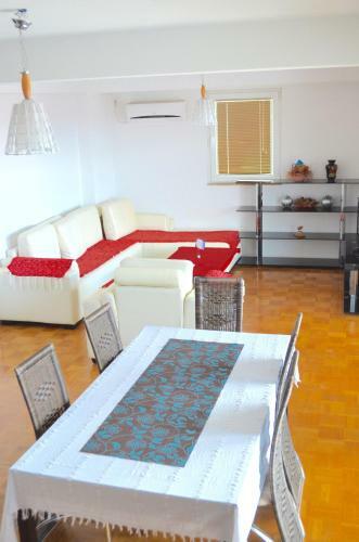 Spacious, Sunny Apartment