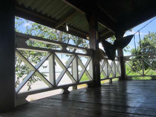 Albergue Don Som Riverside Guesthouse