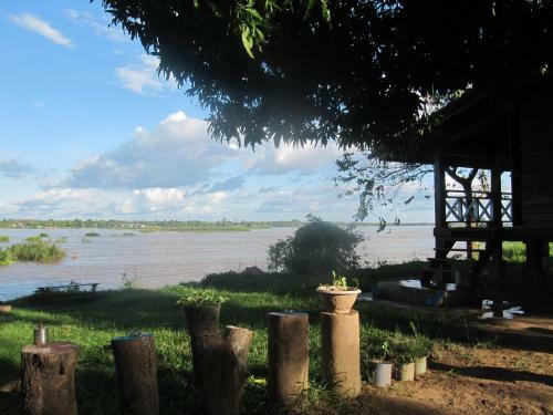 Albergue Don Som Riverside Guesthouse