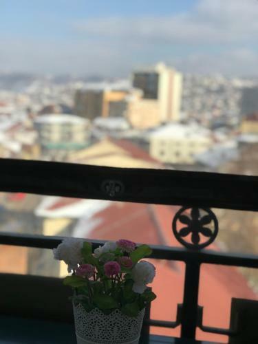 Redon's City Center Apartment
