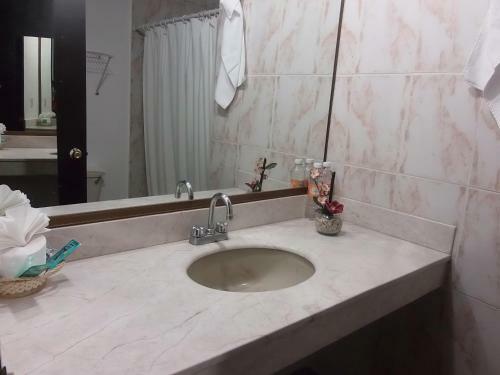 Hotel Raldos Inn