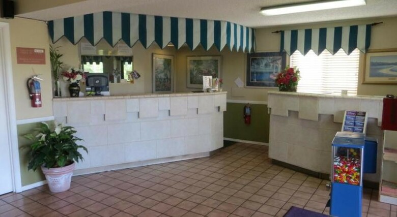 Magic Castle Inn & Suites Motel