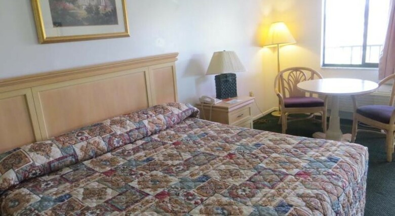 Magic Castle Inn & Suites Motel