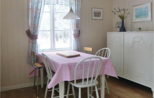 Three-bedroom Holiday Home In Sodra VI