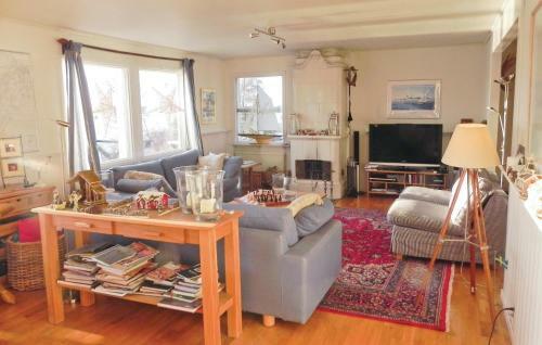 Three-bedroom Holiday Home In Vaxholm